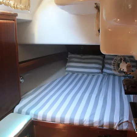 Botel Velero Amore *